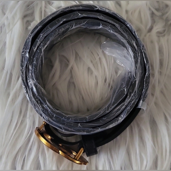 TRENDY! Designer Inspired Black Leather Belt With Brushed Gold Buckle - Picture 3 of 3